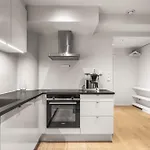 Prime Location - 2 Bedroom Apartment! Bergen