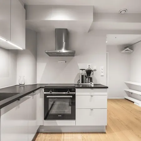 Prime Location - 2 Bedroom Apartment! ברגן